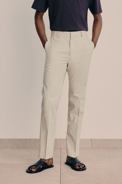 Pantalon chino slim, spacieux et élégant