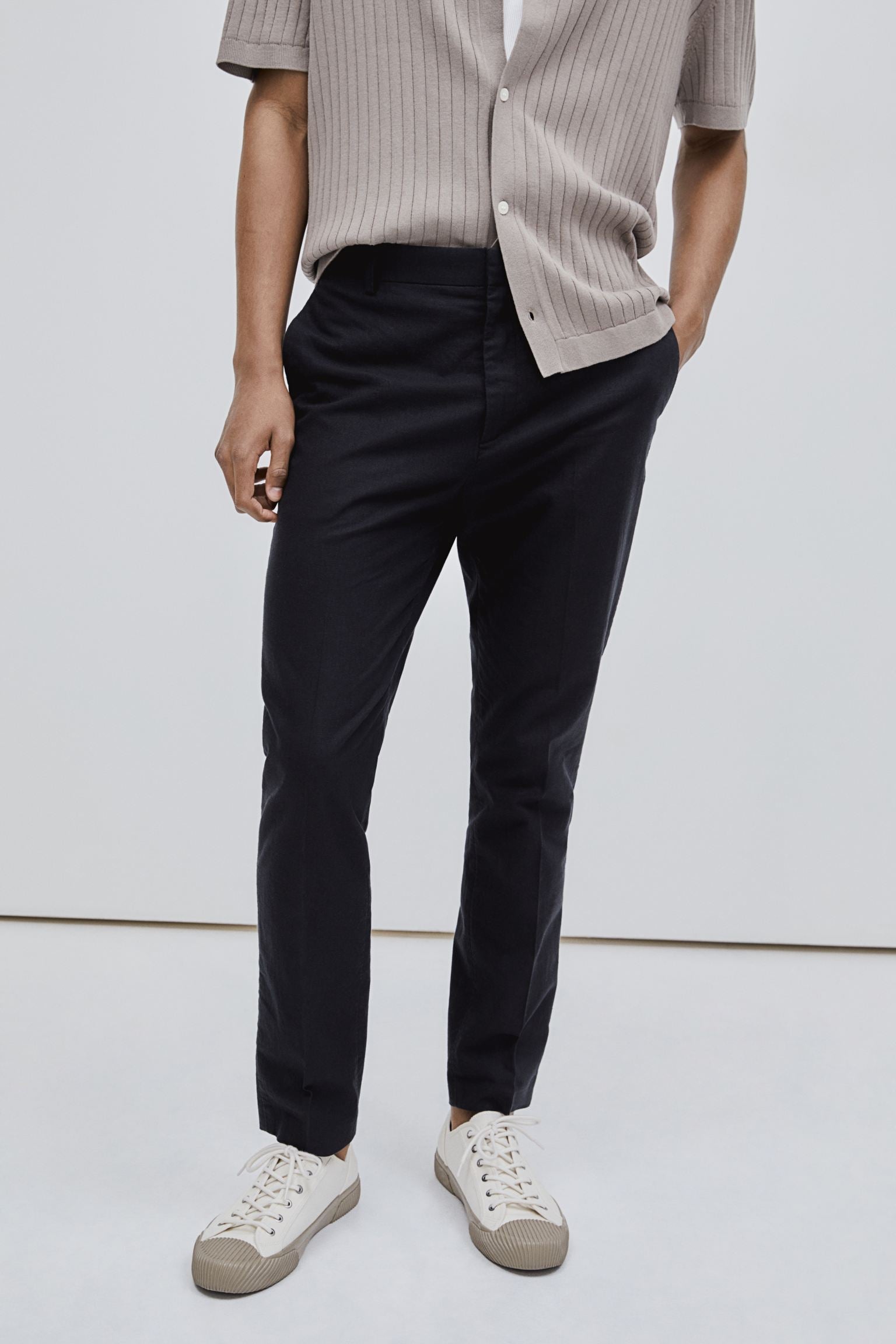 Pantalon chino slim, spacieux et élégant